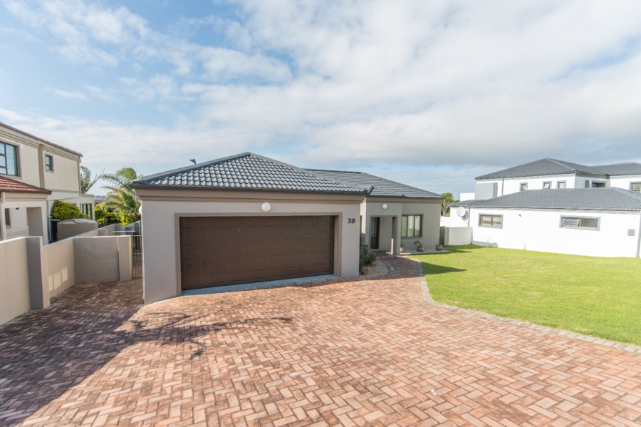 To Let 3 Bedroom Property for Rent in Lovemore Heights Estate Eastern Cape